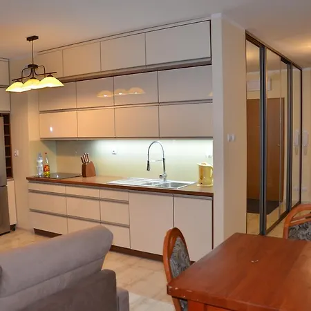 Luksusowy Przy Plazy Niegocin 기지크코